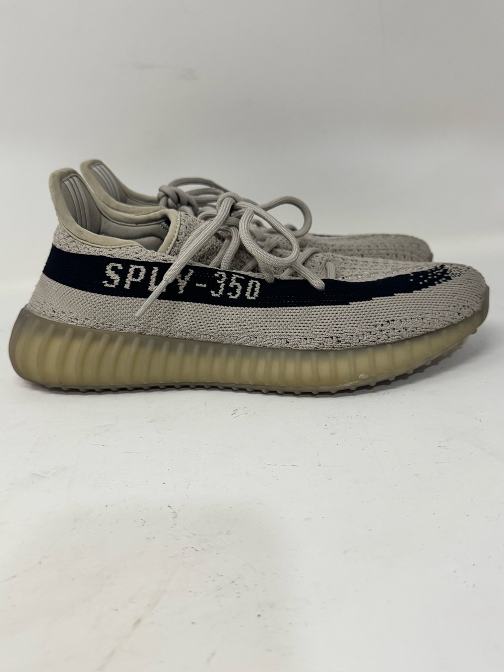 Yeezy Boost 350 V2 Taupe/Black Stripe Sneaker men’s size 7 year 2022 preowned